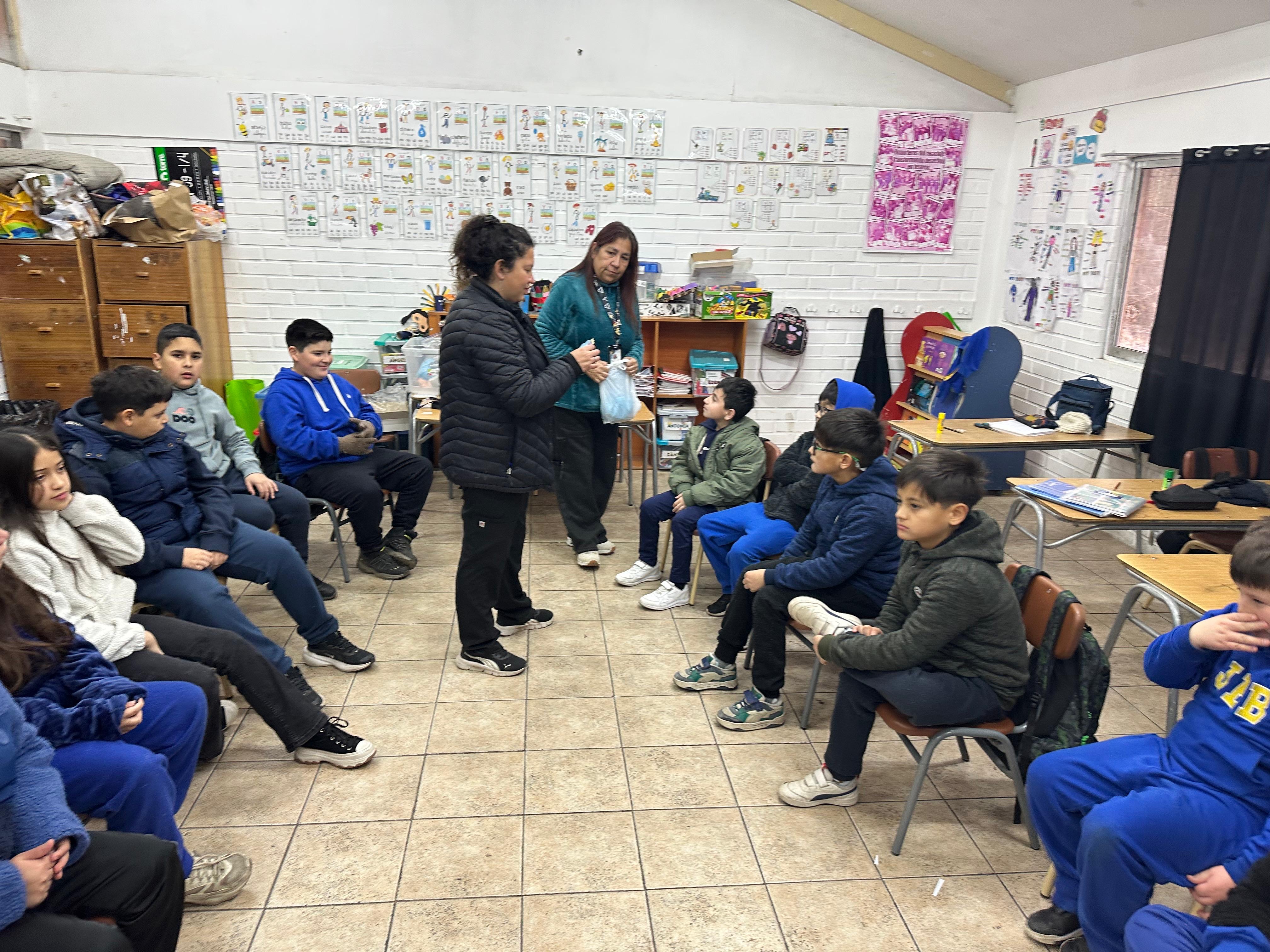 Talleres fortalecen el autocuidado y el trabajo en equipo en estudiantes de la Escuela Jorge Barros Beauchef